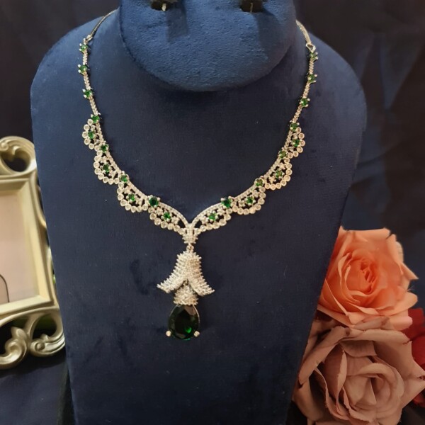 Mahira Khan Necklace set Green - Image 2
