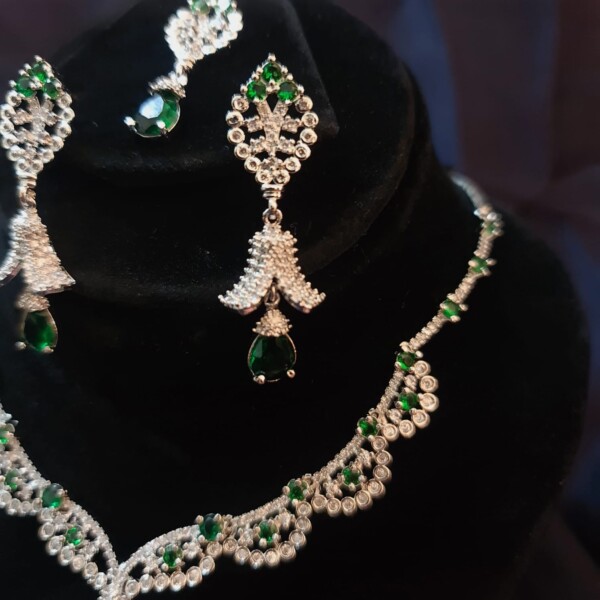 Mahira Khan Necklace set Green - Image 4