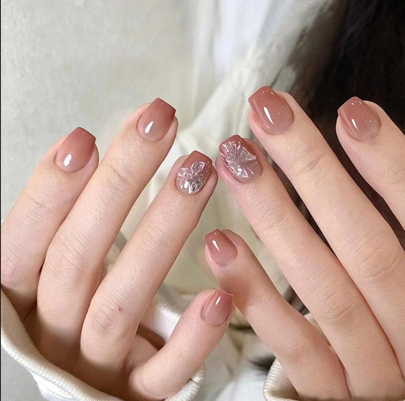Hiba Bukhari False Nails